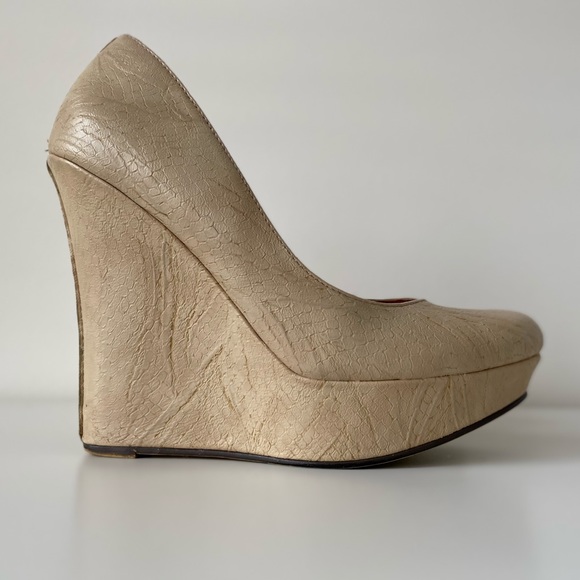 Michael Antonio | Nude Wedges - Picture 4 of 10